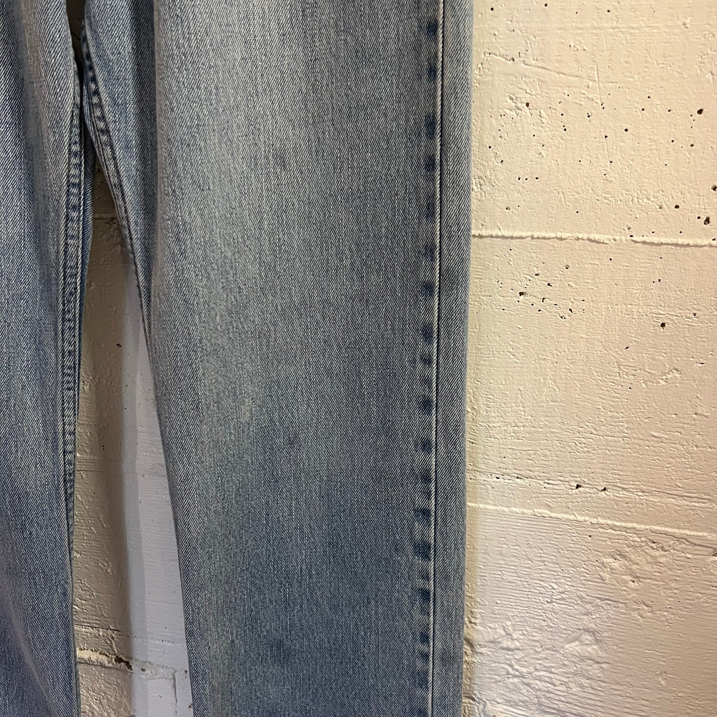 Vintage 2005 Levi's 505 Regular Straight Leg Denim Jean - Size 28"- 30" - Light Wash Indigo