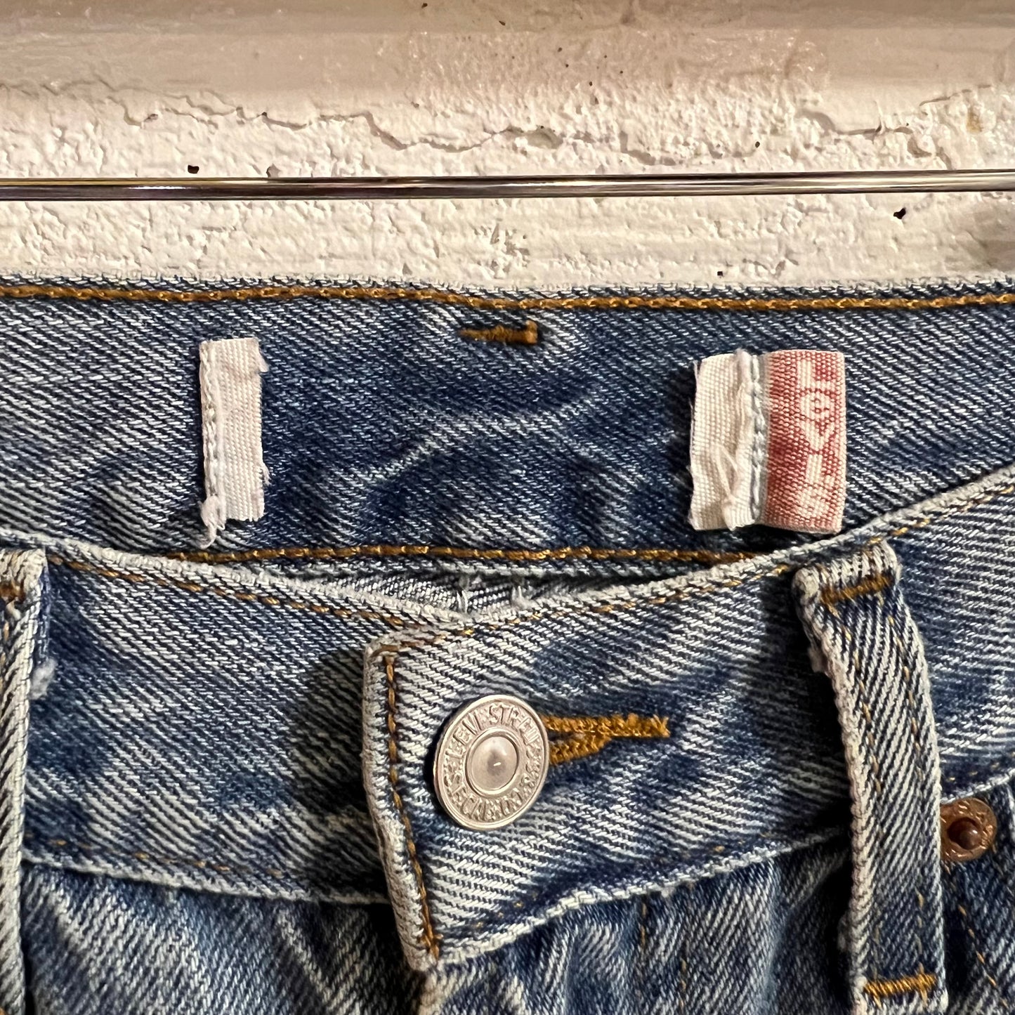 Vintage 2005 Levi's 505 Regular Straight Leg Denim Jean - Size 28"- 30" - Light Wash Indigo