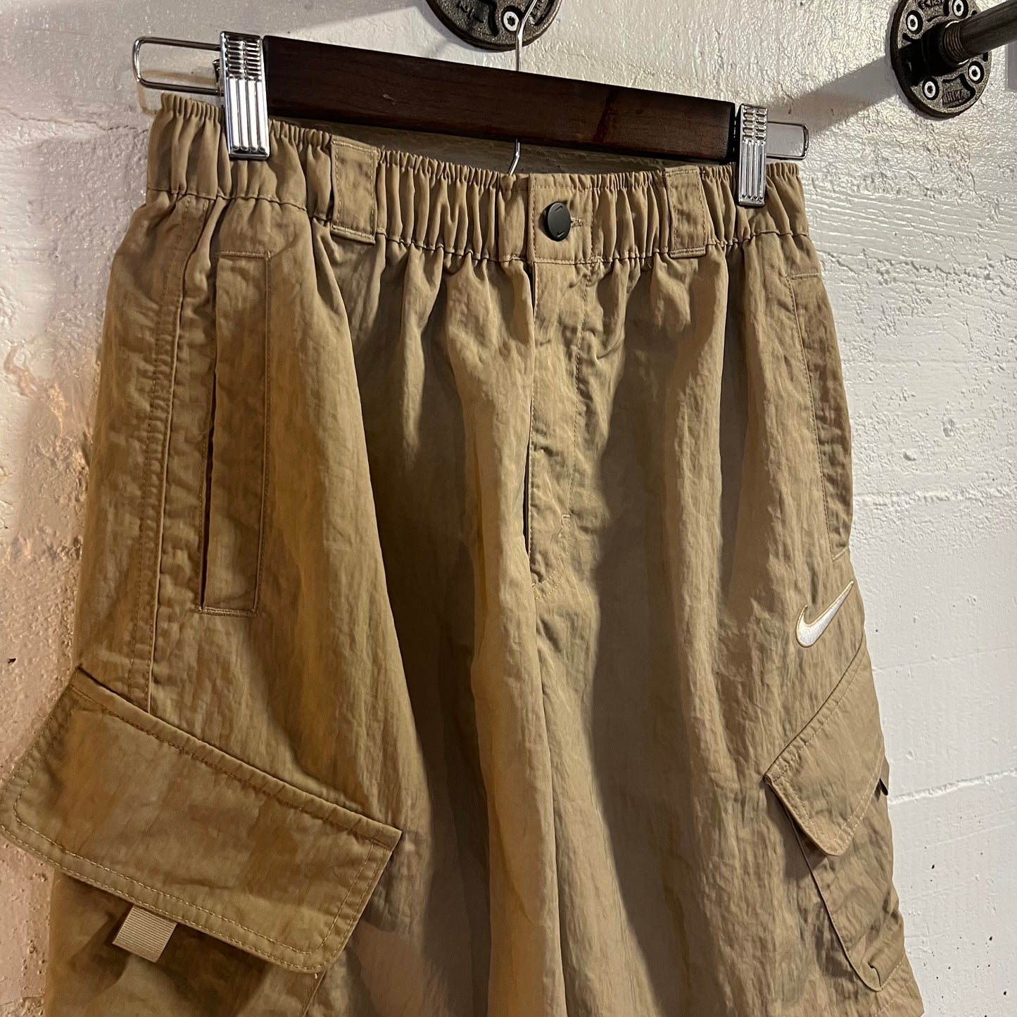 Nike Embroidered Swoosh Nylon Khaki Cargo Shorts - Size Youth Large - Tan/Beige/White