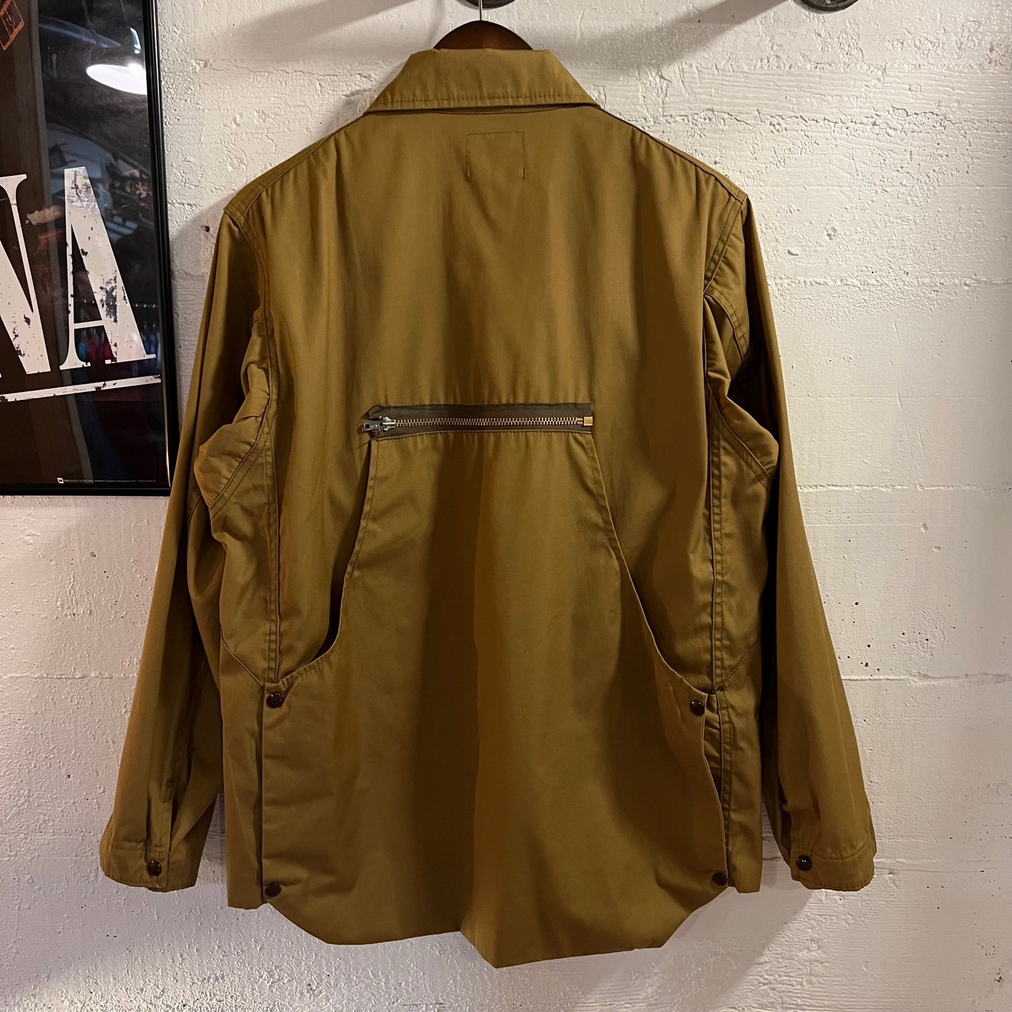 Vintage 1960's Duxbak 'Mains Le Cloth' Cotton Canvas Hunting Jacket - Size Small - Beige/Tan - Made In USA
