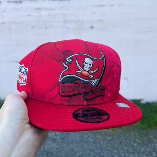 New Era x Tampa Bay Buccaneers NFL On-Field Ink Dye 9Fifty Snapback Adjustable Hat - OSFM - 2022 - Red/White