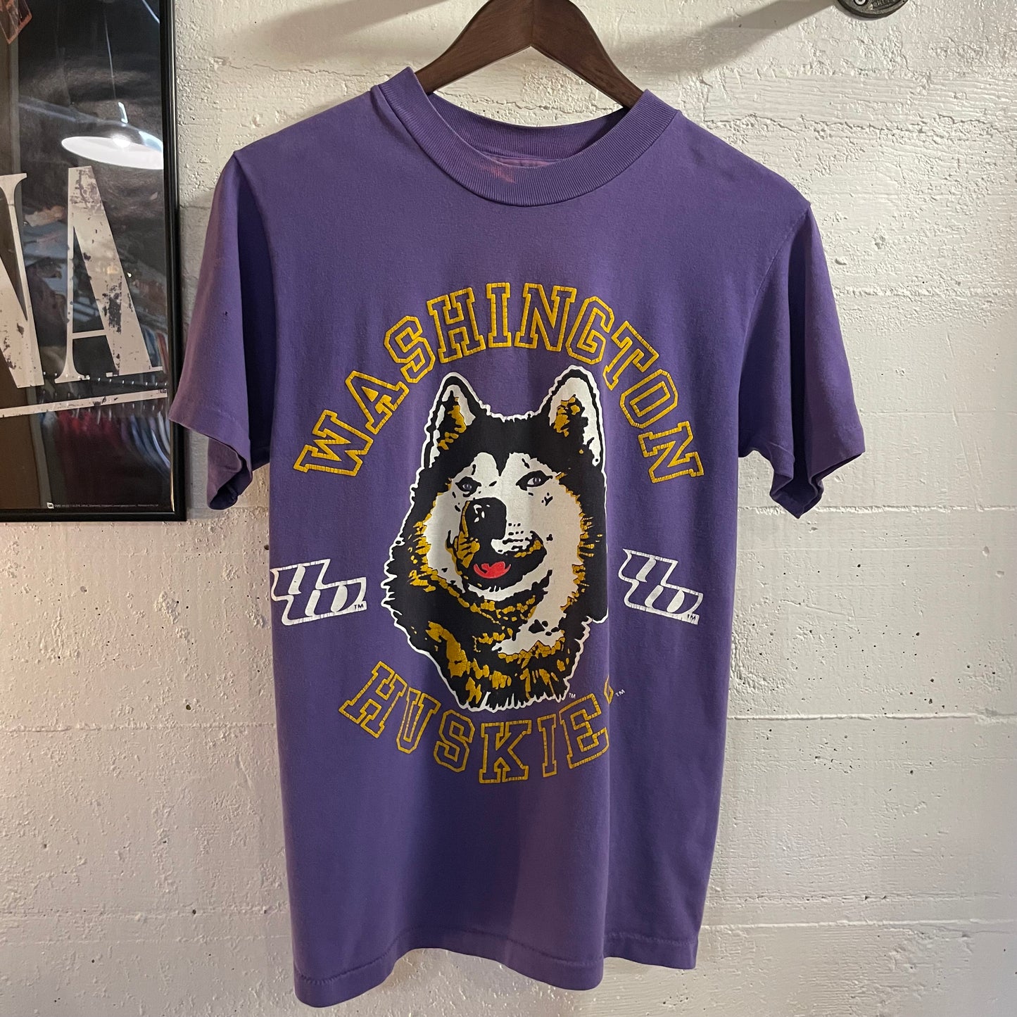 Vintage 90’s University Of Washington Huskies Single Stitch T-shirt  - Size Small - Purple/Yellow/White
