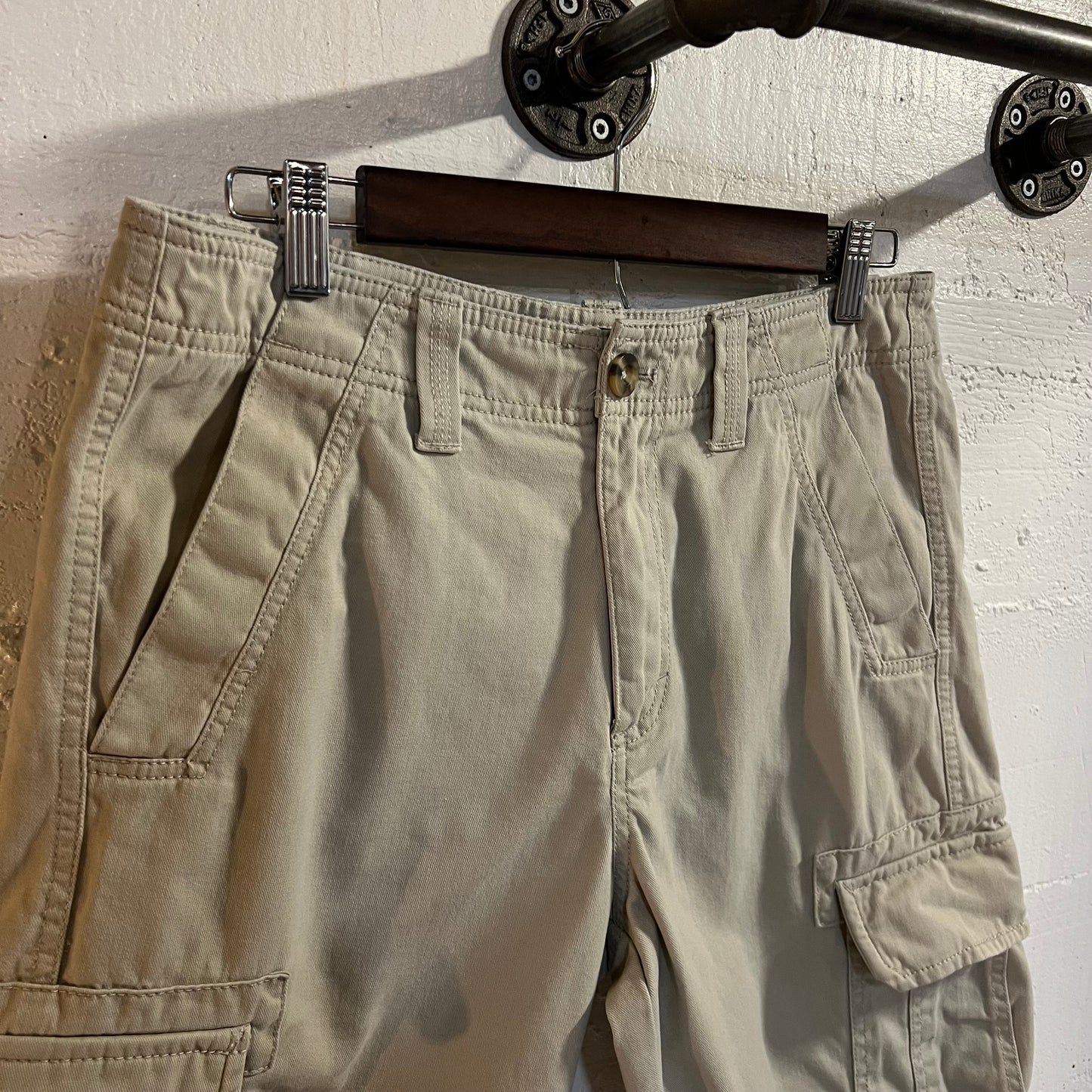 2000's Eddie Bauer Khaki Cargo Shorts - Size 30" - Khaki