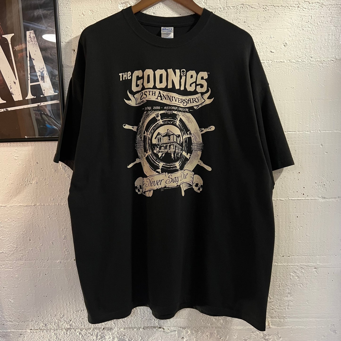 2010 The Goonies 25th Anniversary Commemorative Graphic T-Shirt - Size XXL - Black
