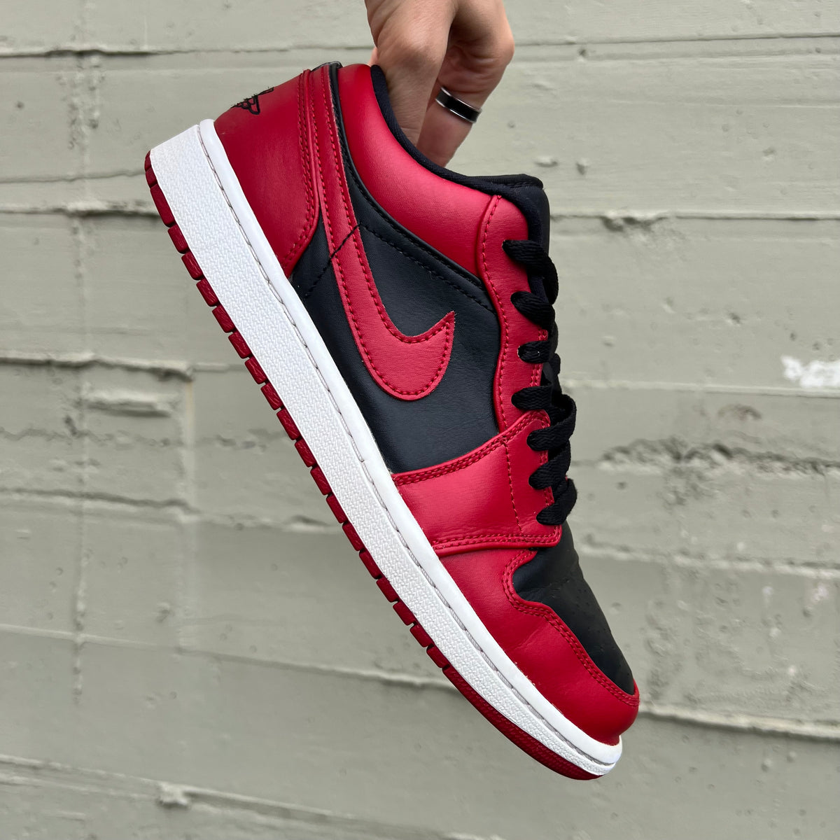 *Pre-Owned* Nike Air Jordan 1 Low 'Reverse Bred' - Size 9.5M/11W - 553558-606 - 2020