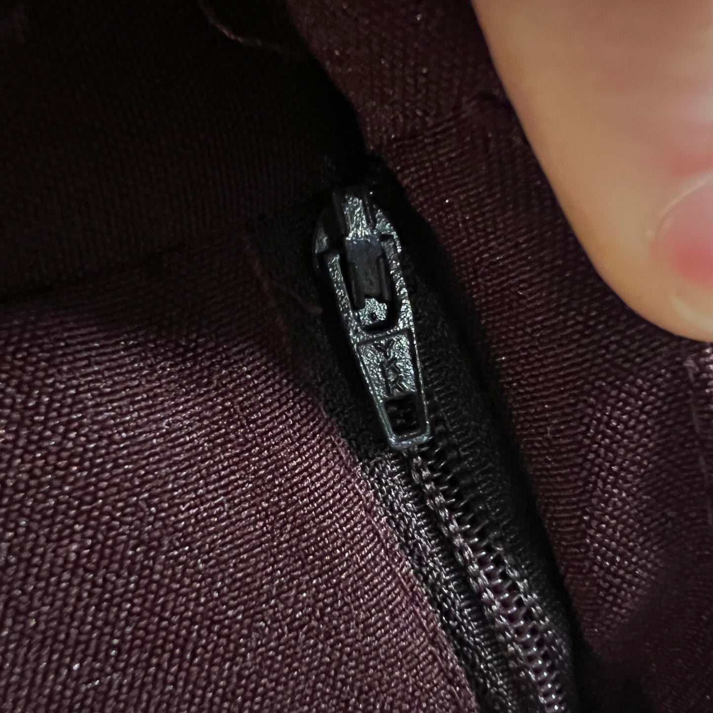 Vintage Pleated Loose Fit Straight Leg Dacron Unhemmed Trousers - Size 30" - Maroon