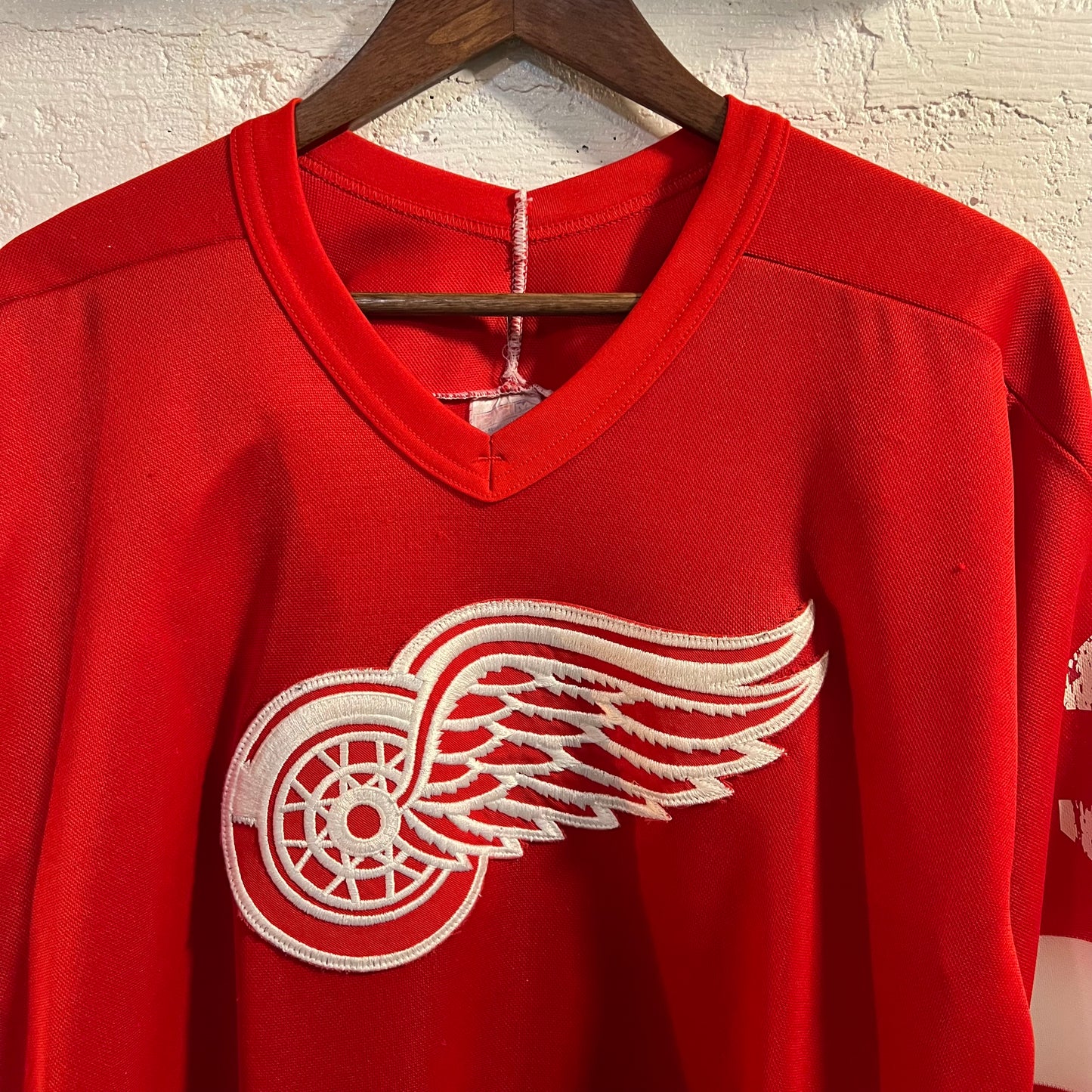 Vintage Faded Detroit Red Wings ‘Cheveloae #32’ Hockey Jersey - Size Medium - Made In USA - Red/White
