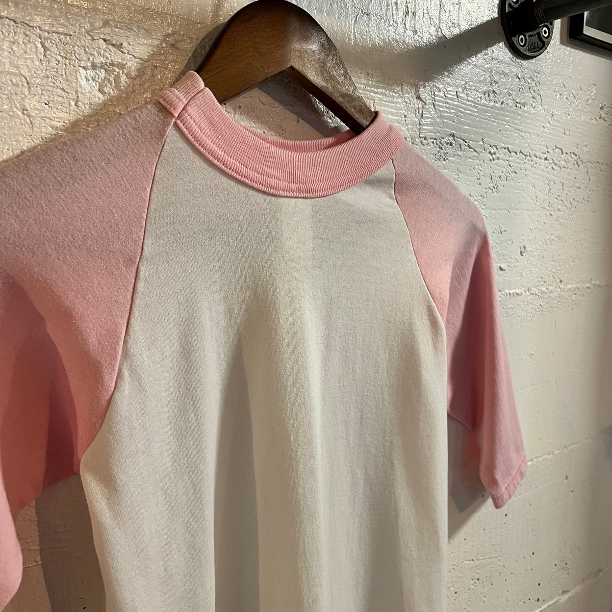 Vintage 90’s/2000’s Soffe Raglan 3/4 Sleeve Baseball Baby T-Shirt - Size Youth Small - White Pink