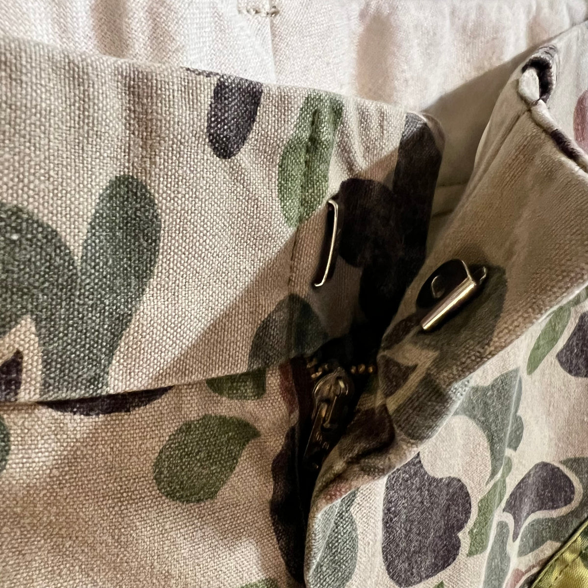 Vintage 60's/70's Duxbak Double Knee Frogskin Camouflage Hunting Pant - Size 29" x  25" - Made In USA - Olive