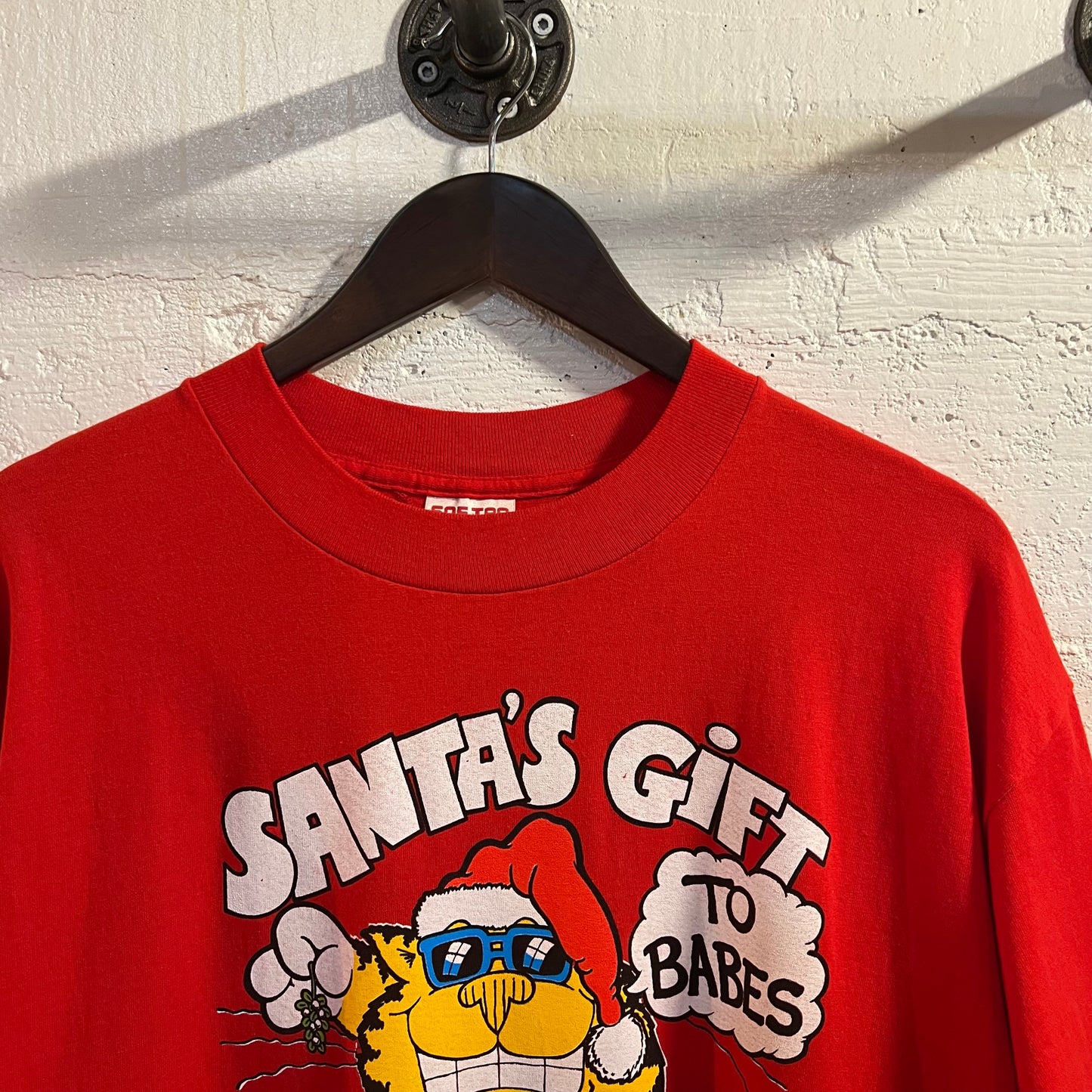 Vintage 90's J. Bates Christmas Cat 'Santa's Gift To Babes' Single Stitch Graphic T-Shirt - Size XL - Made In USA - Red
