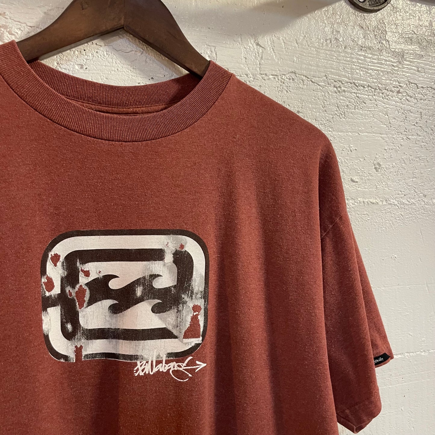 Vintage Early 2000’s Billabong Graphic T-Shirt - Size Large - Terracotta Red