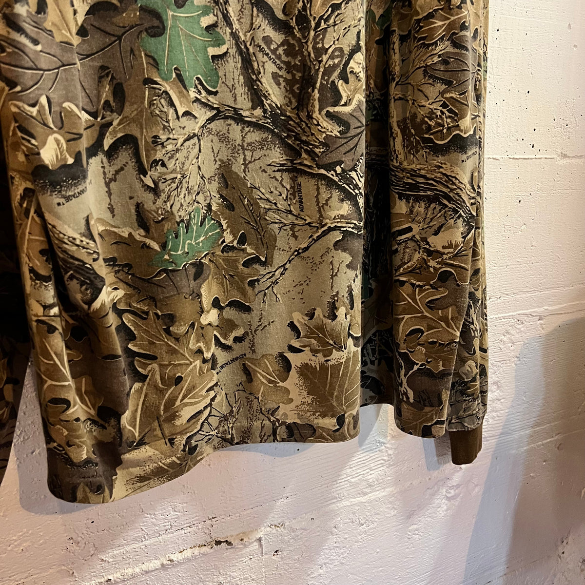 Vintage Advantage Realtree Camo Long Sleeve Boxy Single Stitch T-Shirt - Size Large - Earth Toned