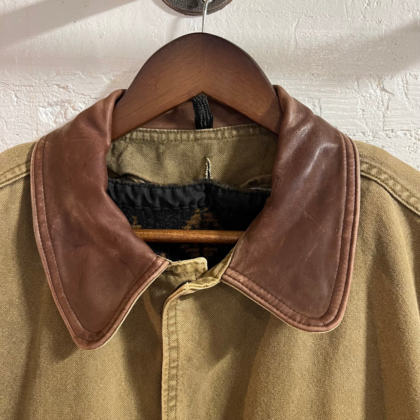 Vintage 90's Woolrich Aztec Lined Leather Collar Barn Coat - Size Large - Made In USA - Tan/Khaki