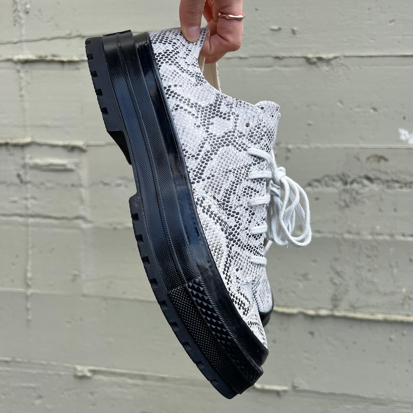 *Pre-Loved* Converse Chuck 70 Formal Snakeskin Sneakers -  Size 7.5M/9.5W - Dove Grey/Black - A15045C