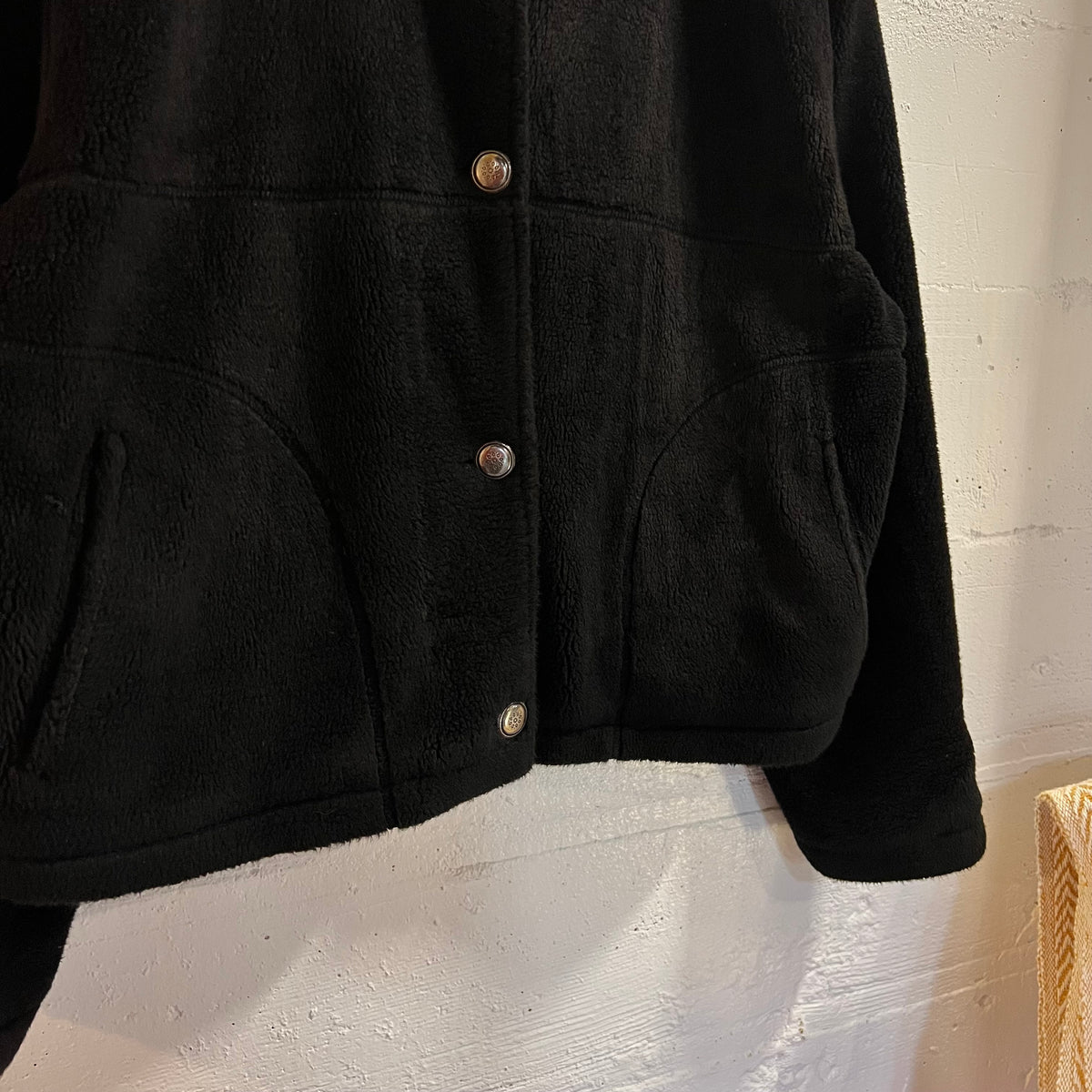 Vintage 90’s Tsunami ‘Snowflake’ Cropped Fleece Button Up Jacket - Size Large - Made In Canada - Black/Blue/Grey/White