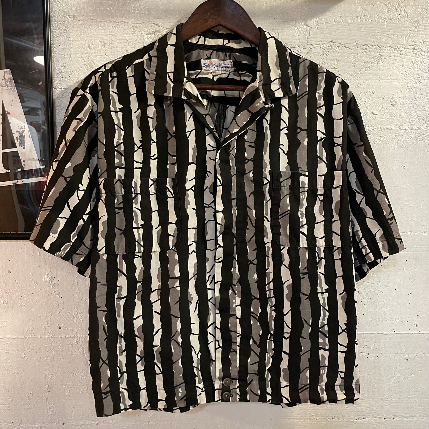 True Vintage 1960's Duke Kahanamoku By Kahala Monochrome Bamboo Print Loop Collar Aloha Shirt - Size Large - Made In Hawaii