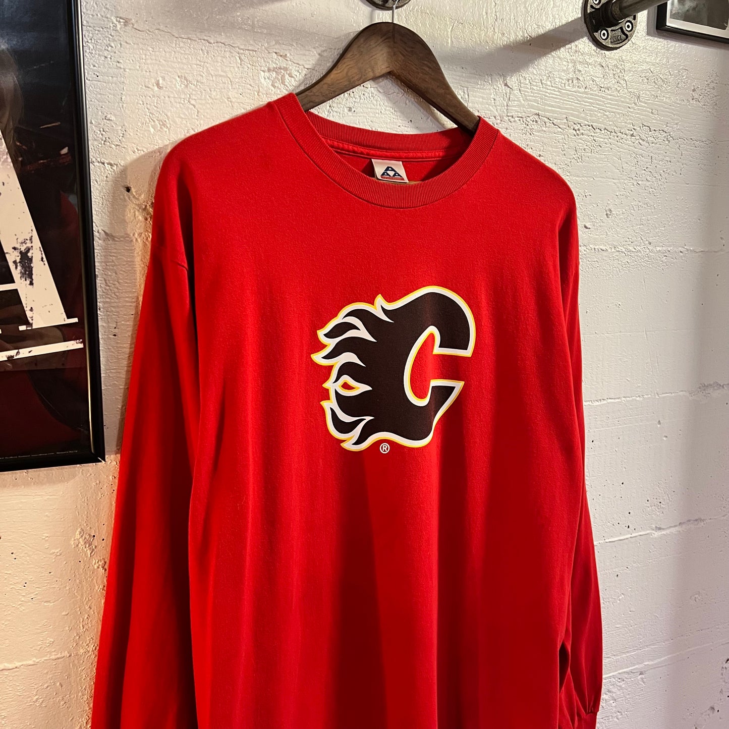 Vintage Calgary Flames NHL Long Sleeve T-Shirt - Size Large - Red/Multi