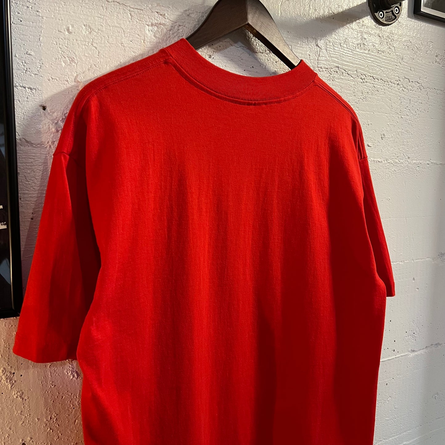 Vintage 90's J. Bates Christmas Cat 'Santa's Gift To Babes' Single Stitch Graphic T-Shirt - Size XL - Made In USA - Red