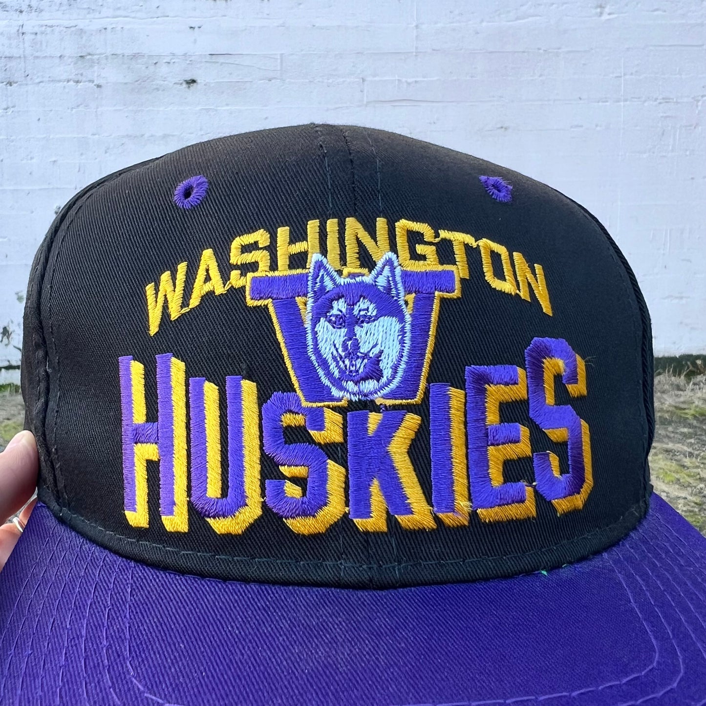 Vintage 90's University Of Washington Huskies Embroidered Snapback Hat - OSFA - Black/Purple/Gold