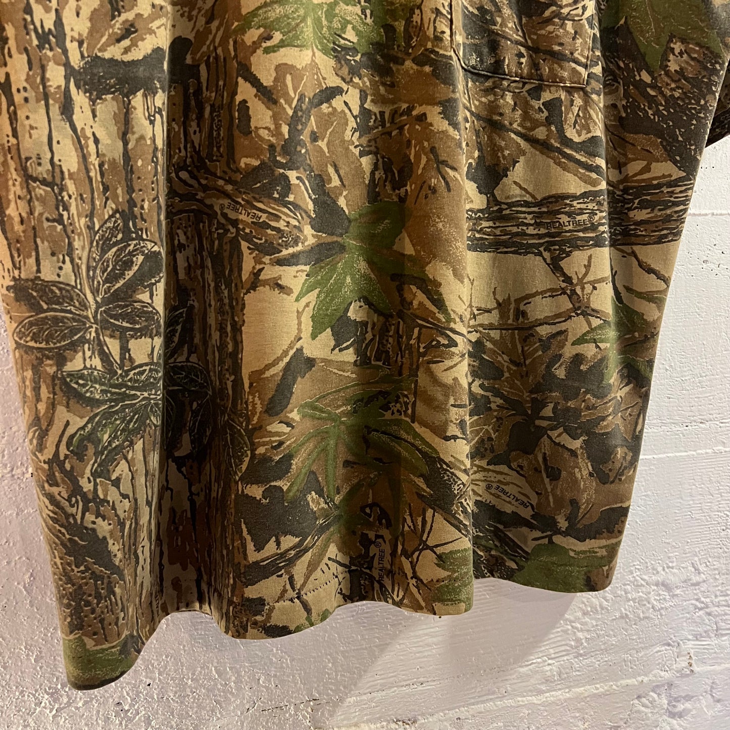 Vintage Realtree Camo Single Stitch Pocket T-Shirt - Size XL - Faded Black/Earth Toned