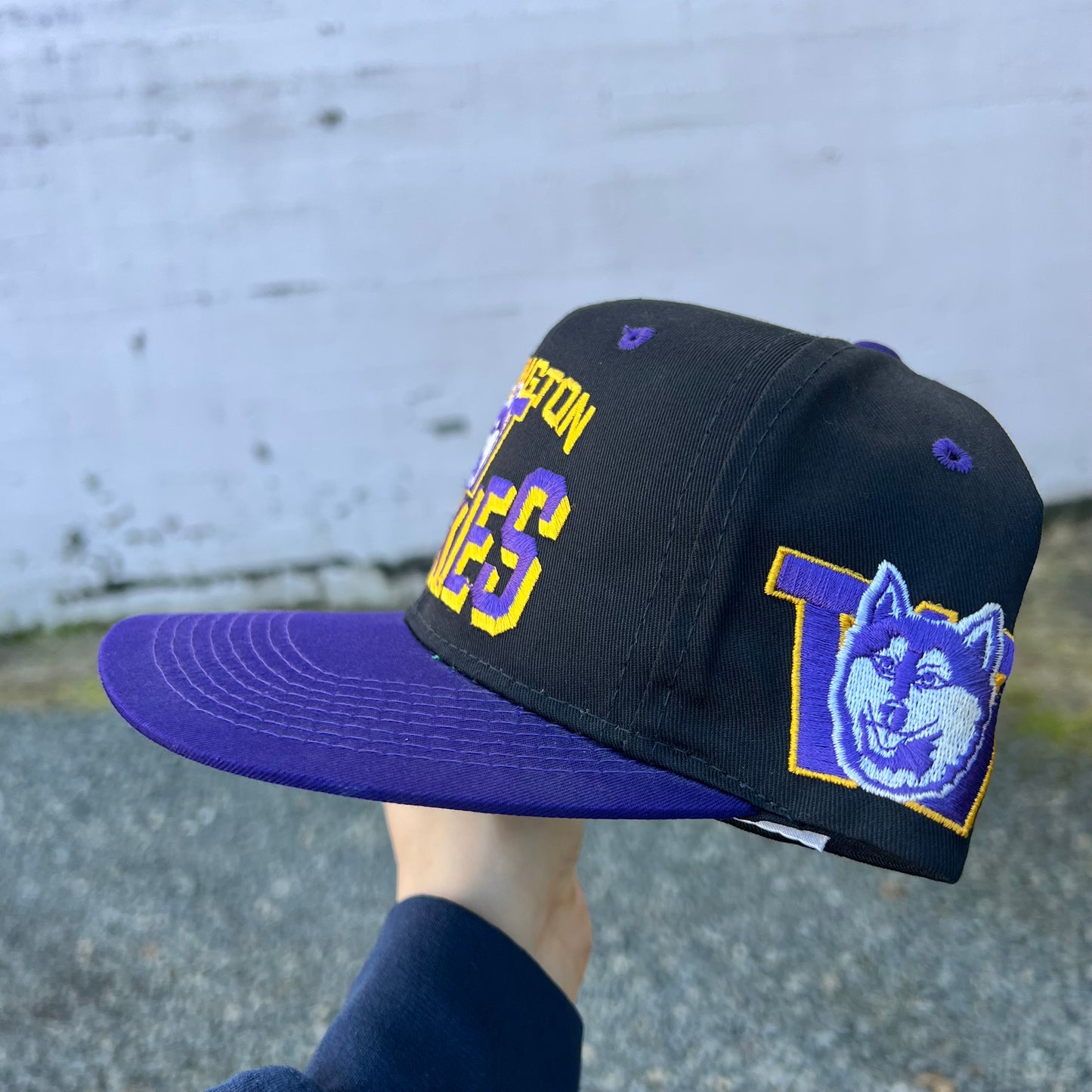 Vintage 90's University Of Washington Huskies Embroidered Snapback Hat - OSFA - Black/Purple/Gold