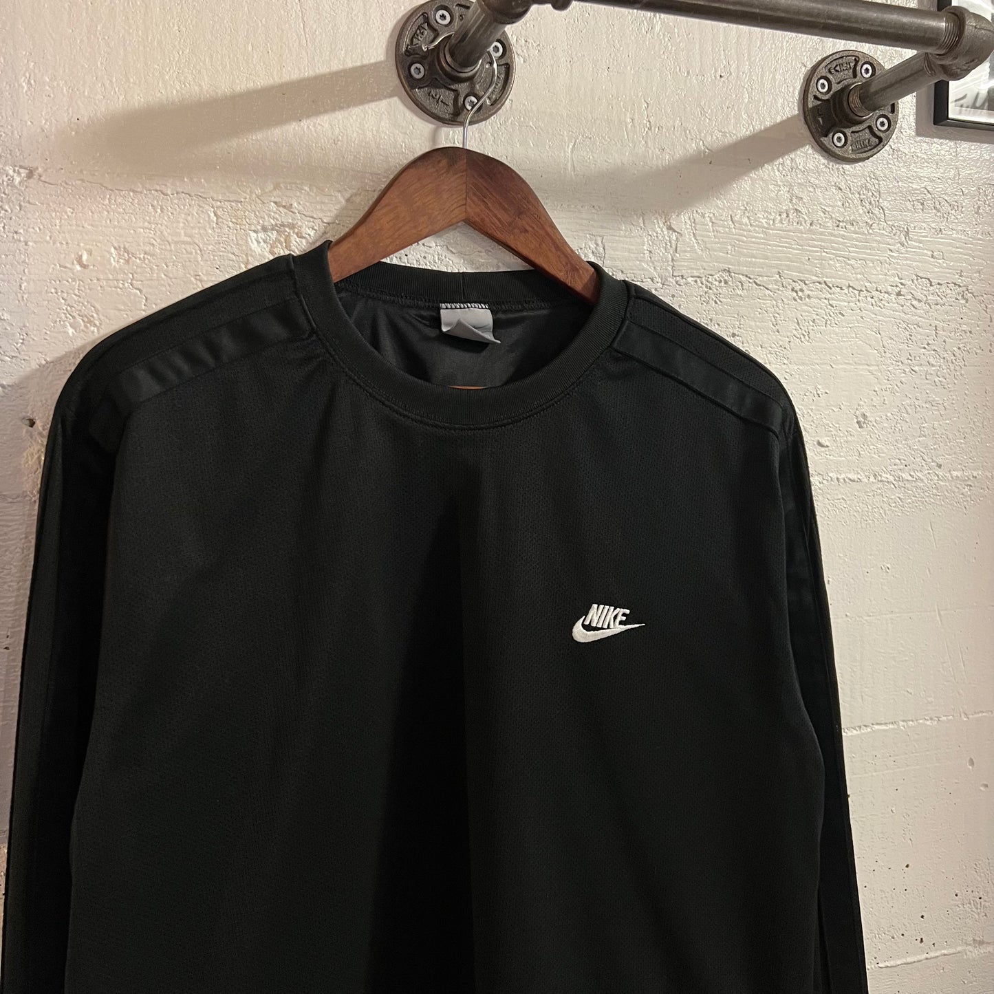 Vintage 2000’s Embroidered Nike Cropped Long Sleeve Mesh Athletic T-Shirt - Size XL - Black/White