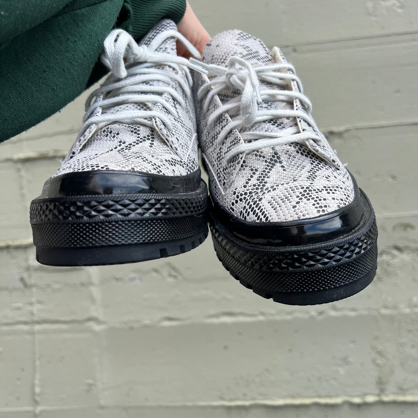 *Pre-Loved* Converse Chuck 70 Formal Snakeskin Sneakers -  Size 7.5M/9.5W - Dove Grey/Black - A15045C