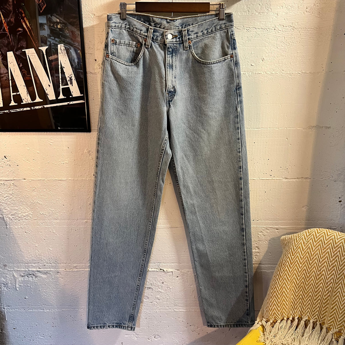 Vintage 2002 Levi's 550 Light Wash Relaxed Tapered Fit Denim Jean - Size 30" x 33" - Light Indigo