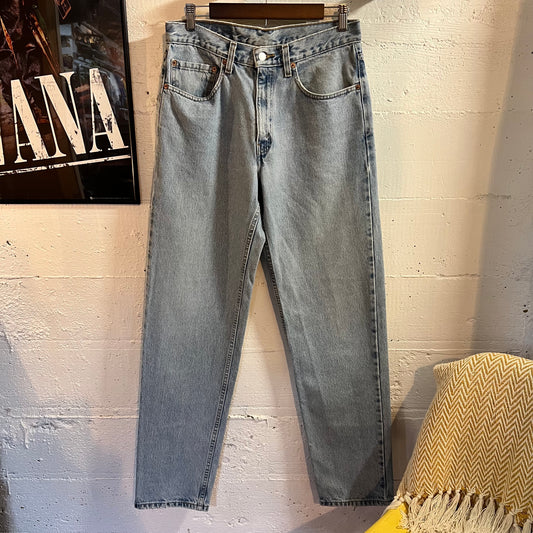 Vintage 2002 Levi's 550 Light Wash Relaxed Tapered Fit Denim Jean - Size 30" x 33" - Light Indigo