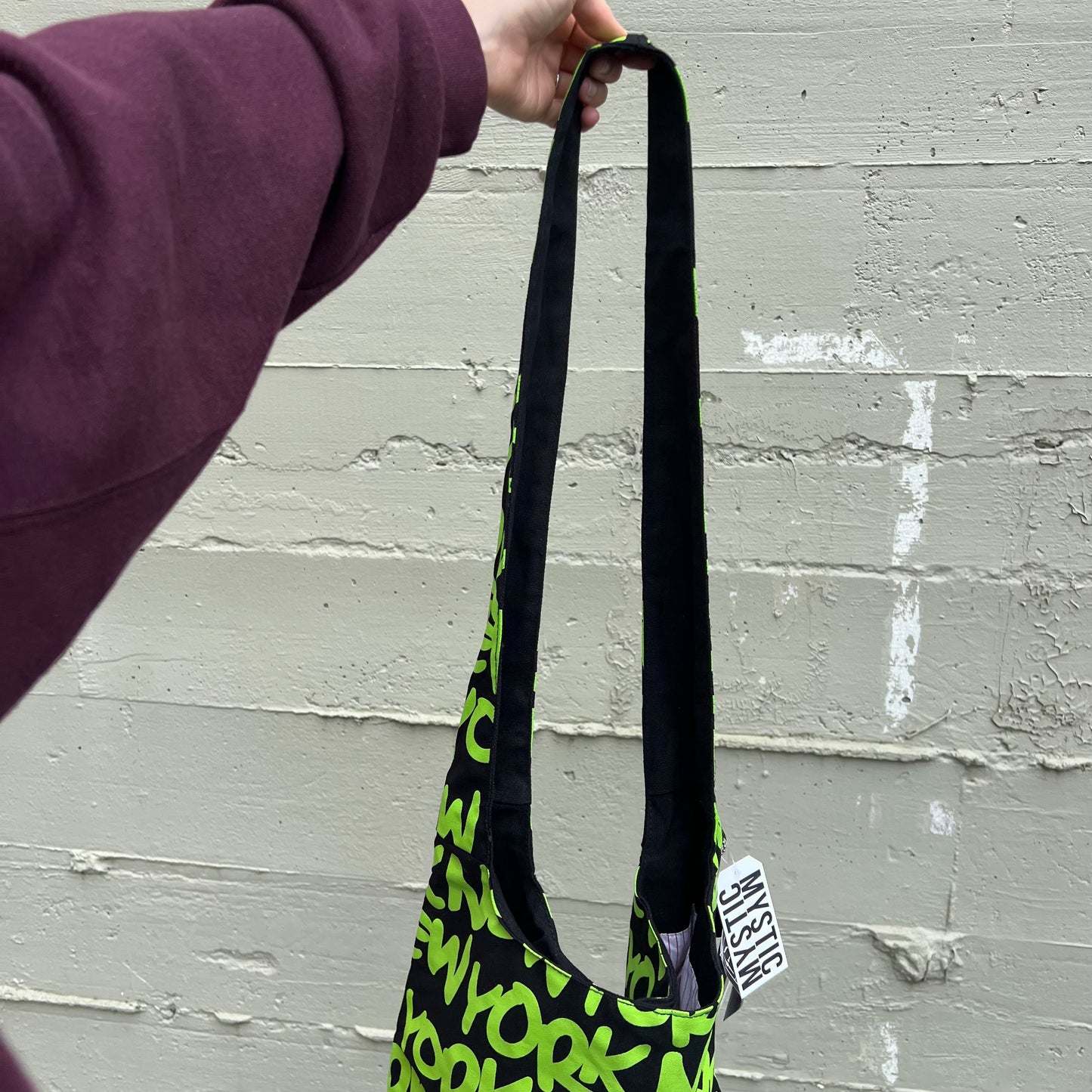 New Old Stock Robin Ruth All Over Print New York Canvas Hobo Bag - O/S - Green/Pink
