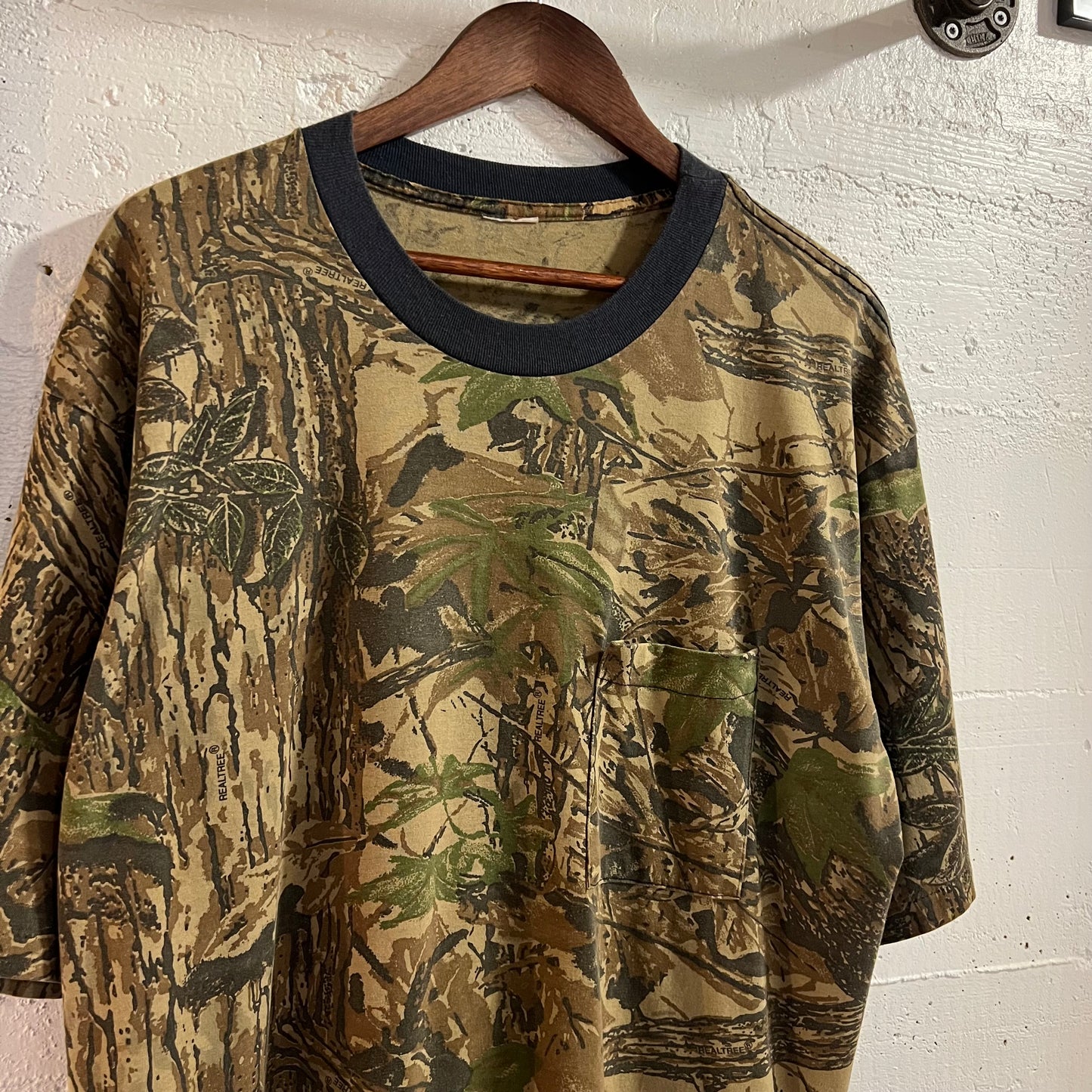 Vintage Realtree Camo Single Stitch Pocket T-Shirt - Size XL - Faded Black/Earth Toned