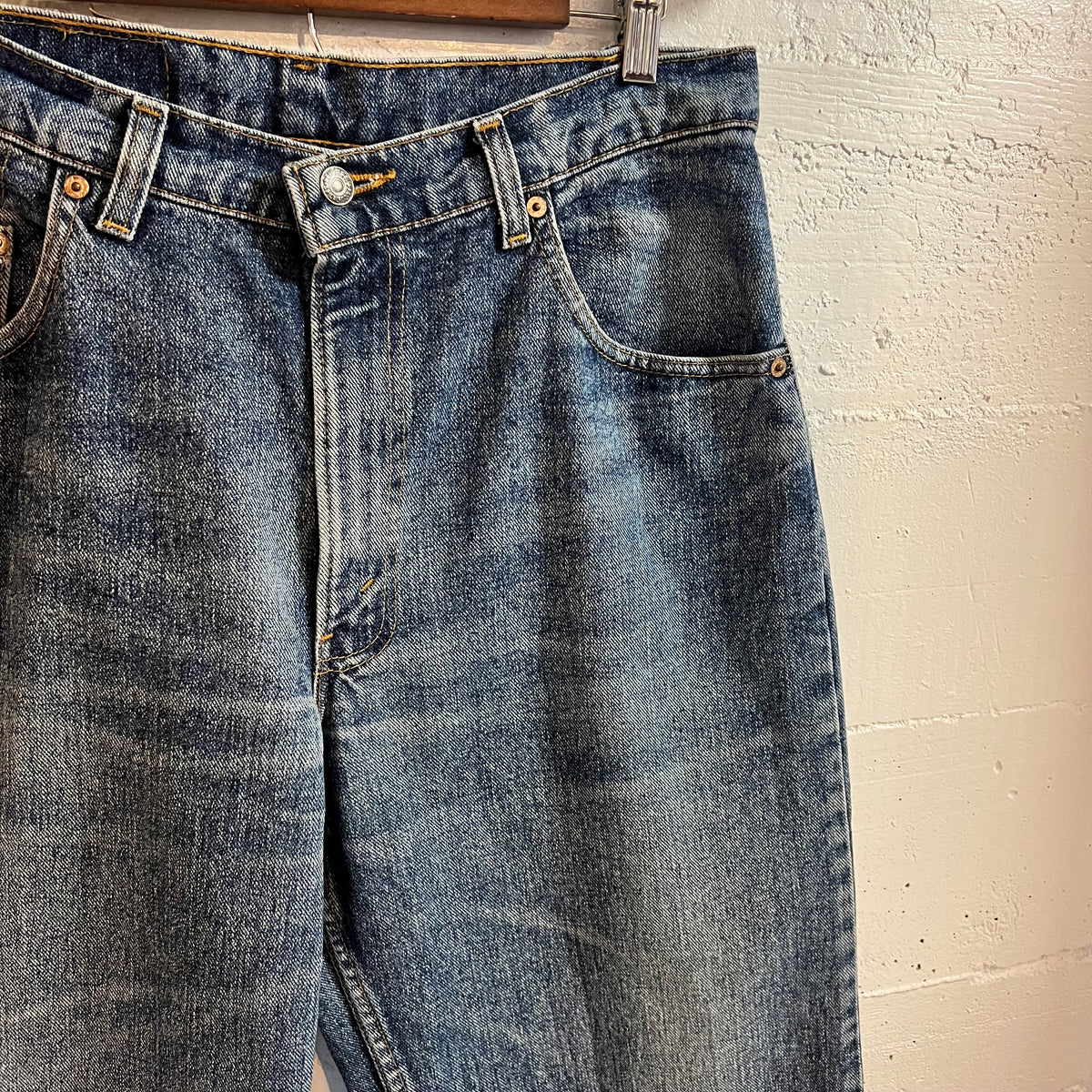 Vintage 90's Levi's 560 Loose Tapered Fit Denim Jeans - Size 33" x 32" - Made In USA - Medium Wash Indigo