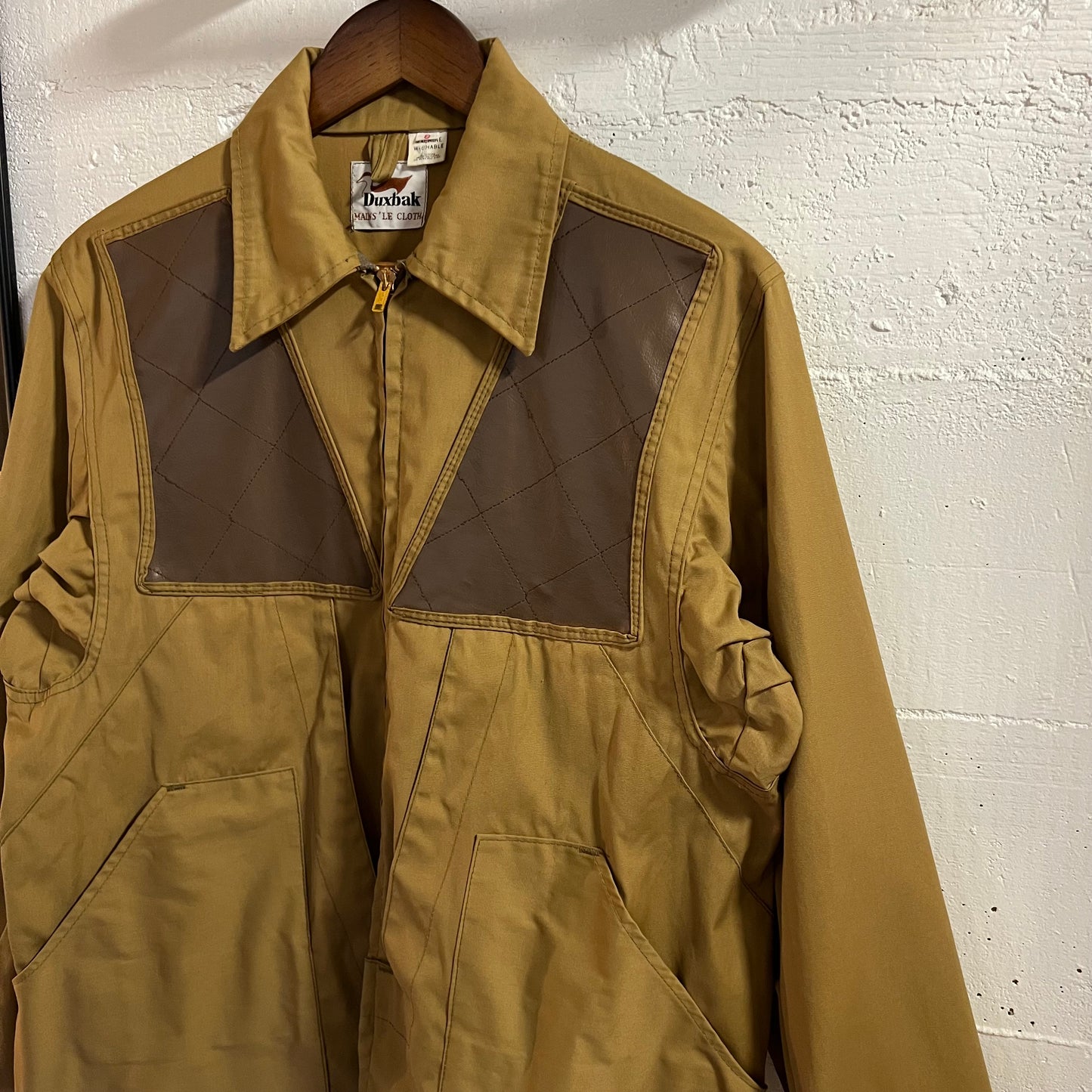Vintage 1960's Duxbak 'Mains Le Cloth' Cotton Canvas Hunting Jacket - Size Small - Beige/Tan - Made In USA