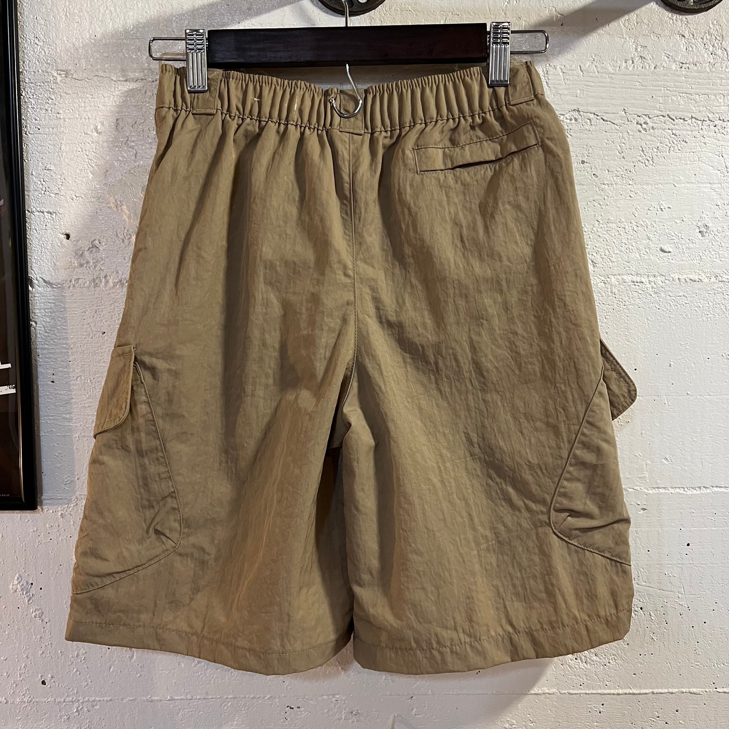 Nike Embroidered Swoosh Nylon Khaki Cargo Shorts - Size Youth Large - Tan/Beige/White