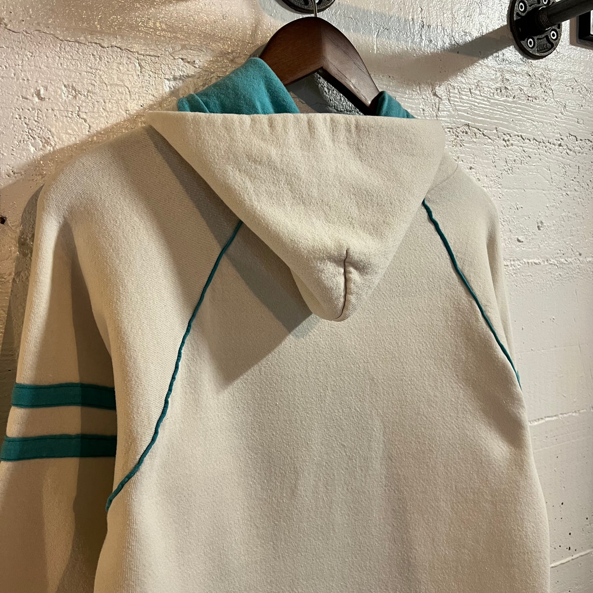 Vintage 80’s Jerzees Snowshoe Bunnies Raglan Sleeve Hoodie Sweatshirt - Size Large - Made In USA - White/Blue
