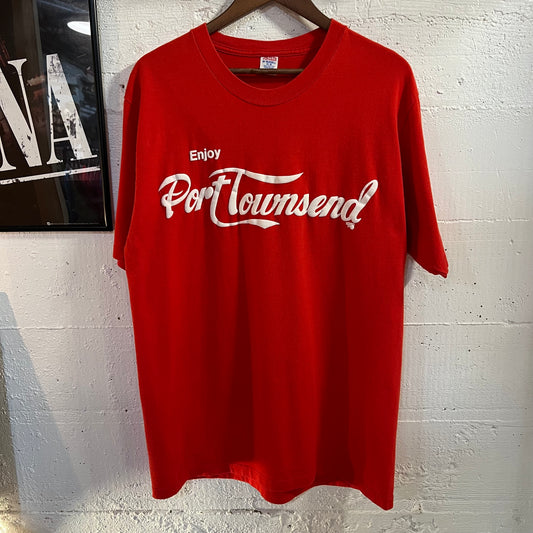 Vintage 80’s Jerzees ‘Enjoy Port Townsend’ Coca Cola Styled Puff Print T-Shirt - Size XL - Made In USA - Red/White