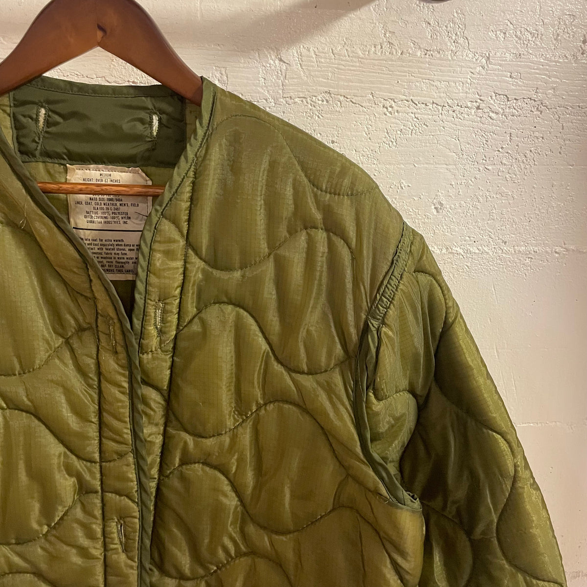 True Vintage 1970's U.S. Military Cold Weather Quilted Field Jacket Liner - Size Medium - Made In USA - Olive Drab - DLA100-79-C-2497