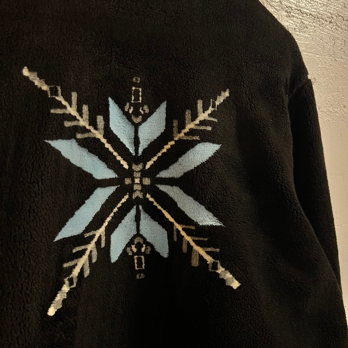Vintage 90’s Tsunami ‘Snowflake’ Cropped Fleece Button Up Jacket - Size Large - Made In Canada - Black/Blue/Grey/White
