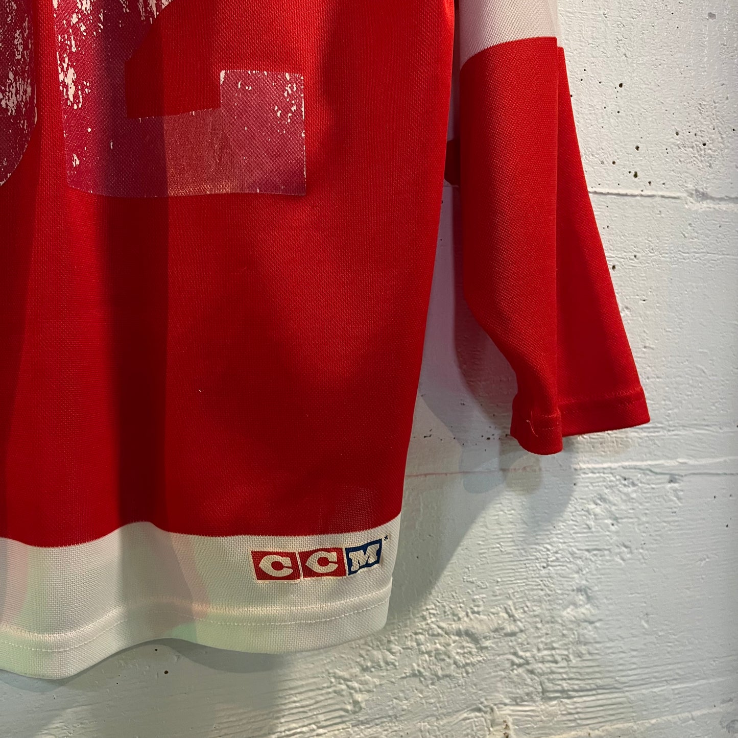 Vintage Faded Detroit Red Wings ‘Cheveloae #32’ Hockey Jersey - Size Medium - Made In USA - Red/White