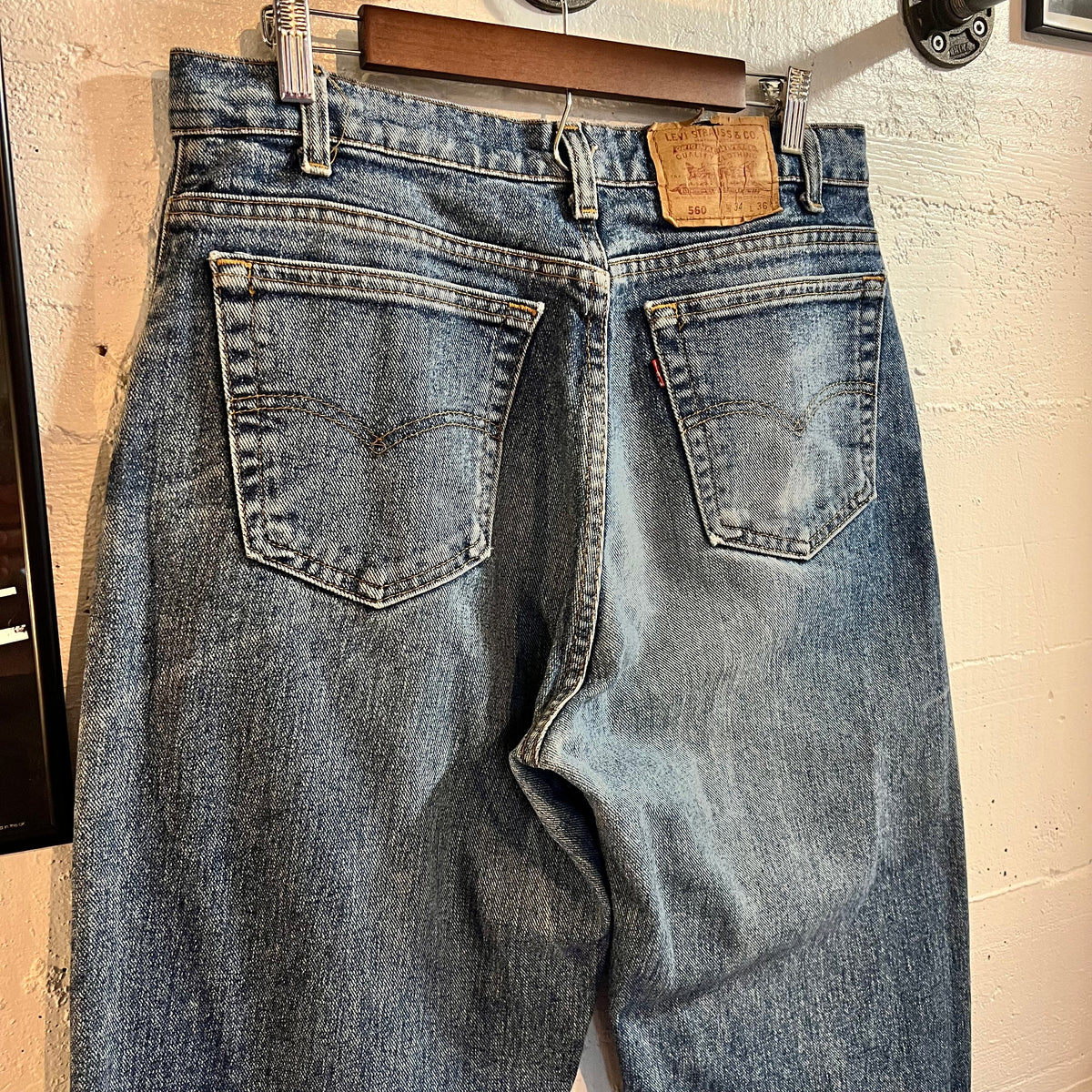 Vintage 90's Levi's 560 Loose Tapered Fit Denim Jeans - Size 33" x 32" - Made In USA - Medium Wash Indigo