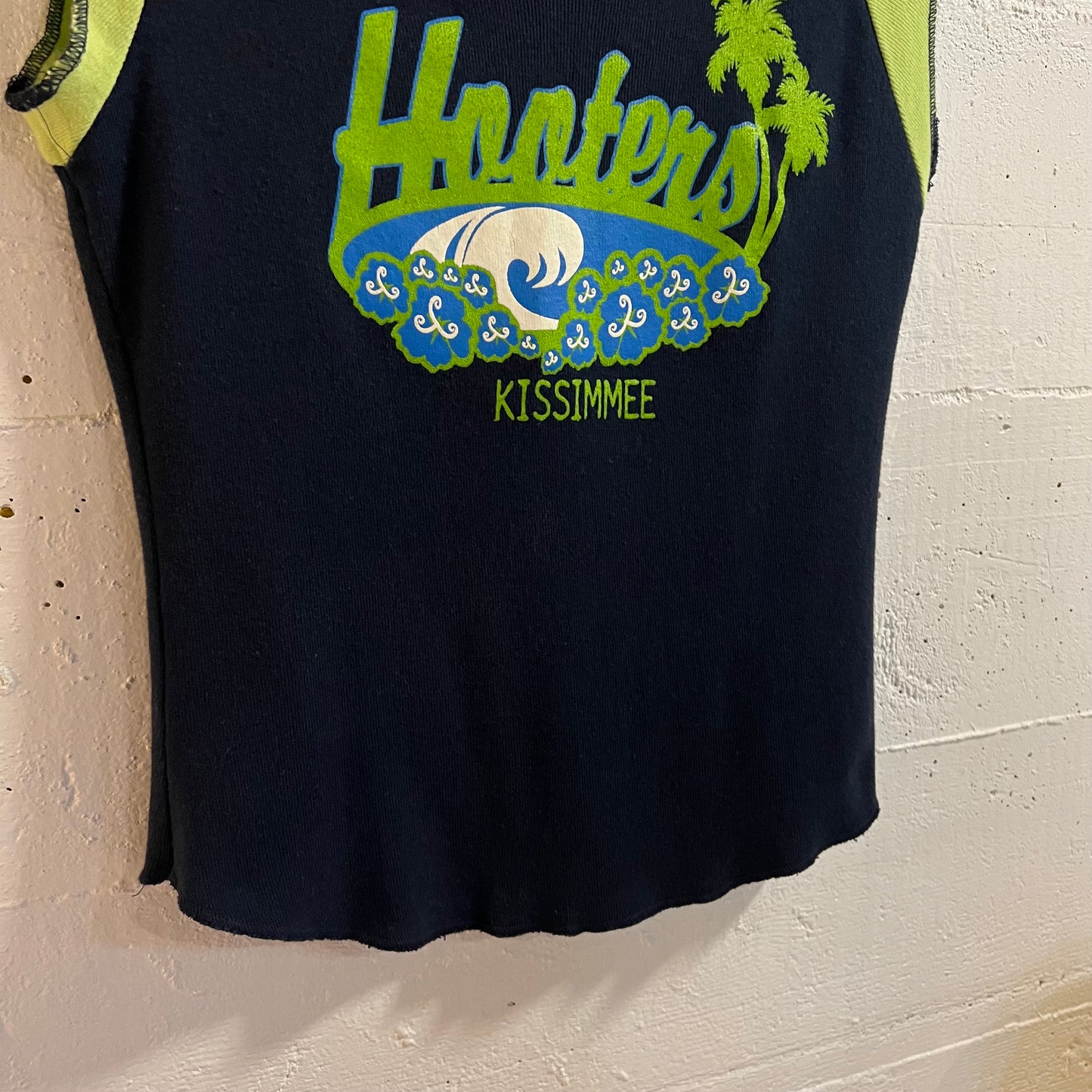 Vintage 90’s Hooters ‘Kissimmee’ Baby Tee - Size Medium - Made In USA - Lime Green/Navy/Blue/White