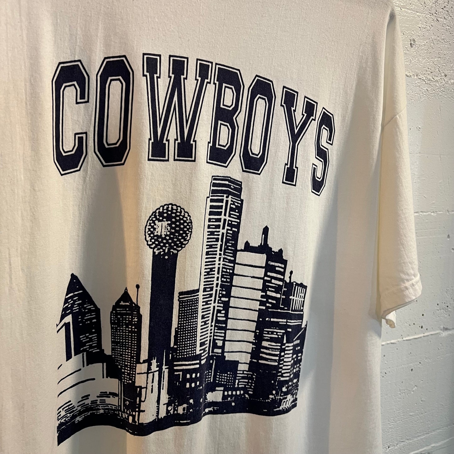 Vintage 90’s Dallas Cowboy’s Skyline Football T-Shirt - Size XL - White/Navy