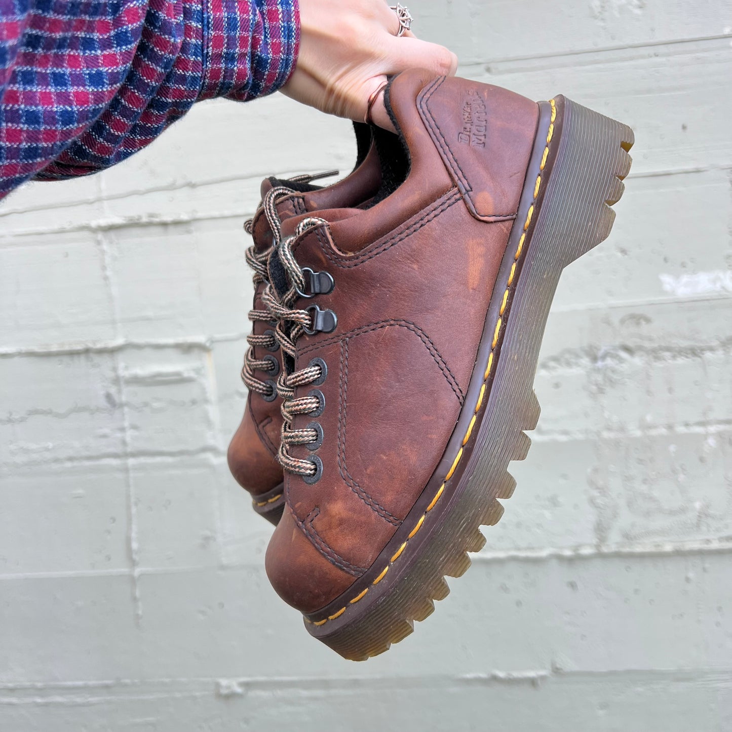 *Pre-Loved* Y2K Dr. Martens Air-Wair 8312 Brown Leather Low Lace Up Oxford Shoes - Size 6M/7W - Brown