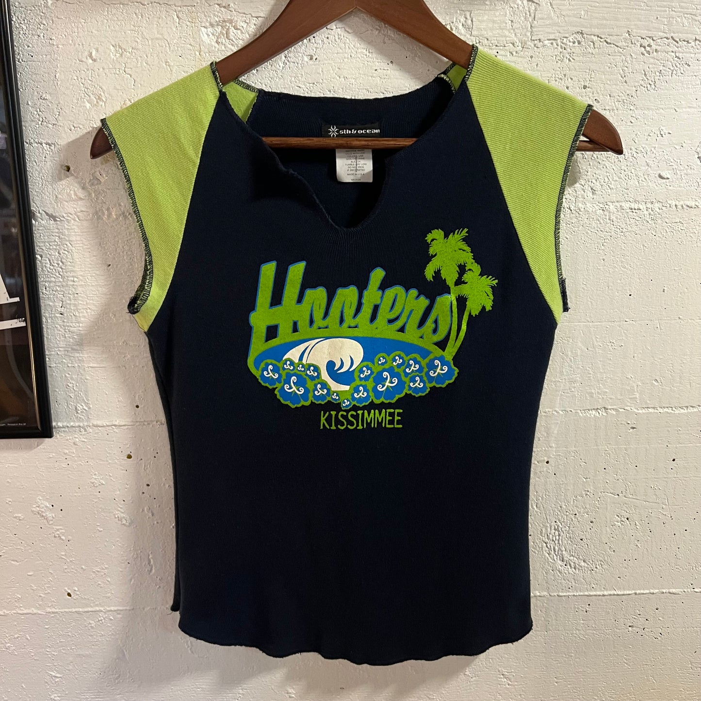 Vintage 90’s Hooters ‘Kissimmee’ Baby Tee - Size Medium - Made In USA - Lime Green/Navy/Blue/White