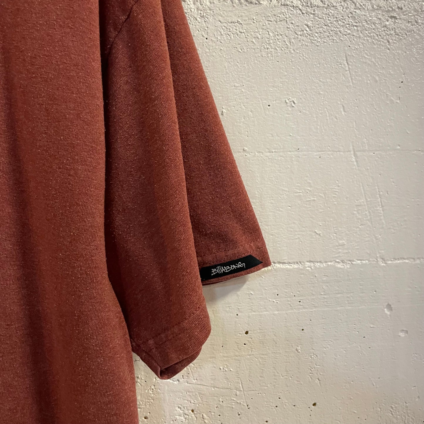 Vintage Early 2000’s Billabong Graphic T-Shirt - Size Large - Terracotta Red