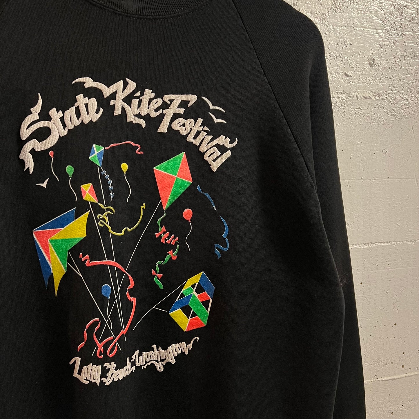 Vintage 80’s/90’s Long Beach, WA State Kite Festival Raglan Sleeve Crewneck Sweatshirt - Size Large - Made In USA - Black/White/Multi