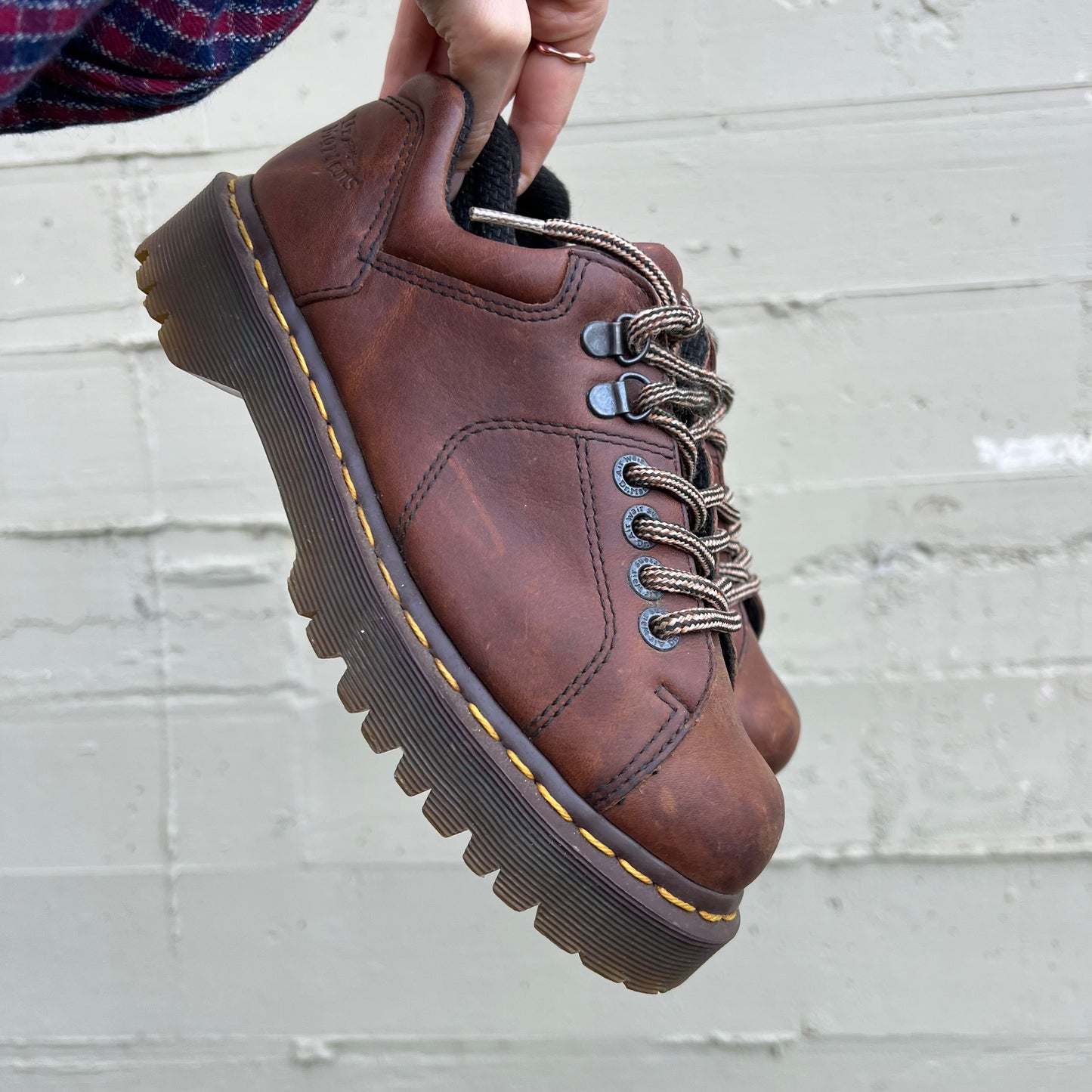 *Pre-Loved* Y2K Dr. Martens Air-Wair 8312 Brown Leather Low Lace Up Oxford Shoes - Size 6M/7W - Brown