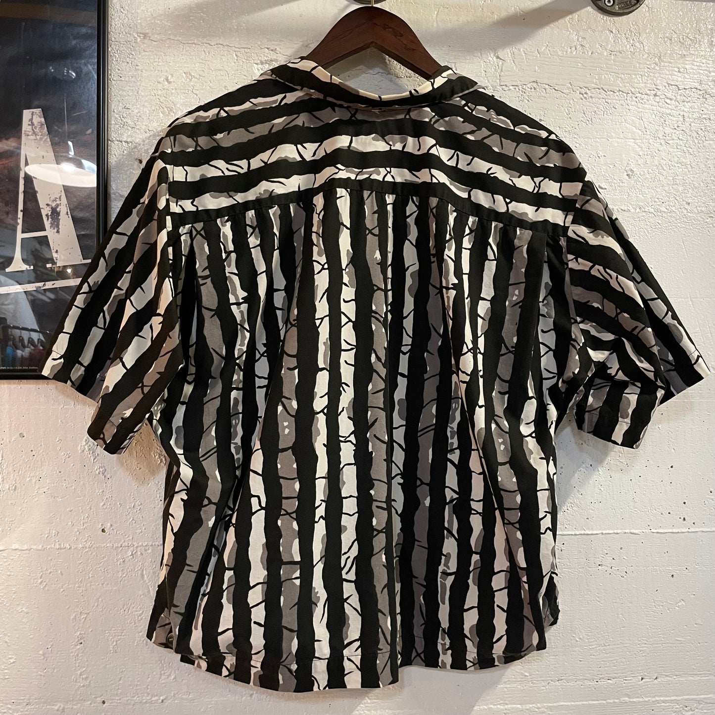 True Vintage 1960's Duke Kahanamoku By Kahala Monochrome Bamboo Print Loop Collar Aloha Shirt - Size Large - Made In Hawaii