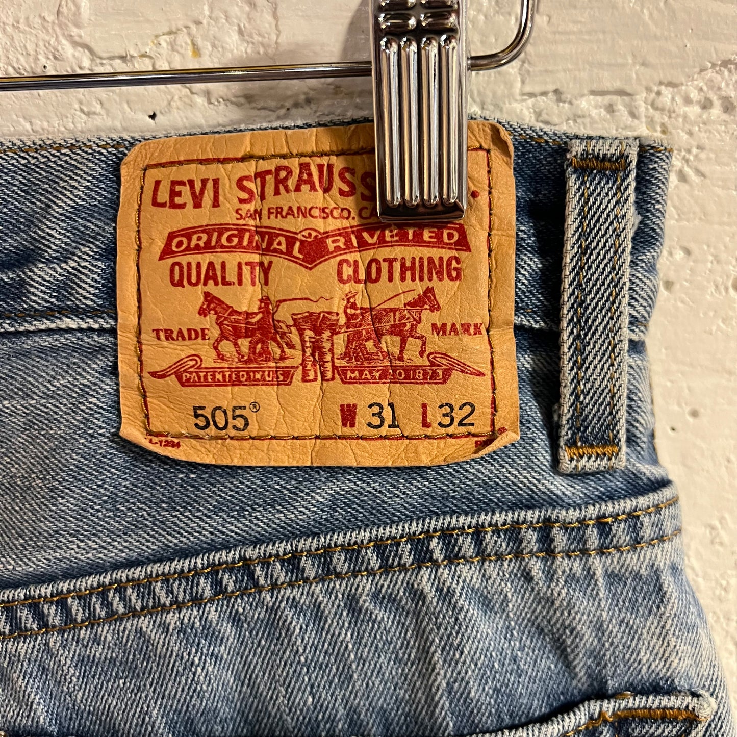 Vintage 2005 Levi's 505 Regular Straight Leg Denim Jean - Size 28"- 30" - Light Wash Indigo