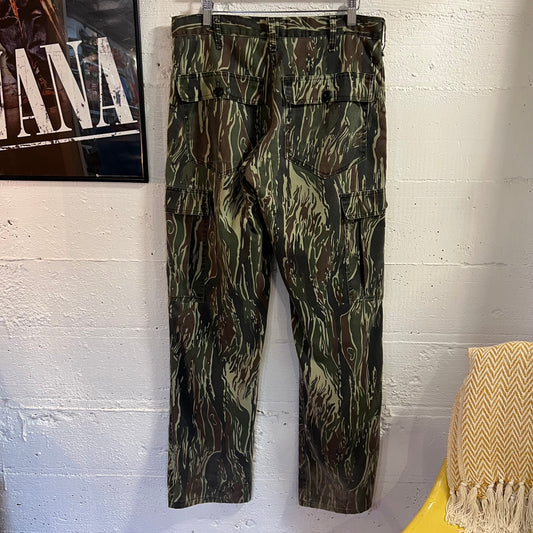 Vintage 90's Bass Pro Shops Vertical Tiger Stripe Camo Cargo Pants - Size 32/32 - Made In USA - 100% Cotton - Multicolor